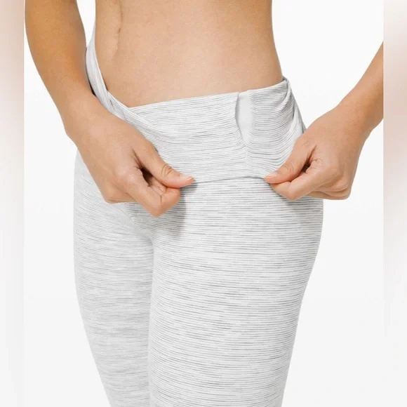 New Lululemon Align Crop *21" !!! - Picture 1 of 8